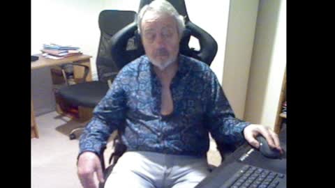 Snapshot of erasmus_d chatting on 02-02-25, 05:59 erasmus_d online show from 02-02-25, 05:59