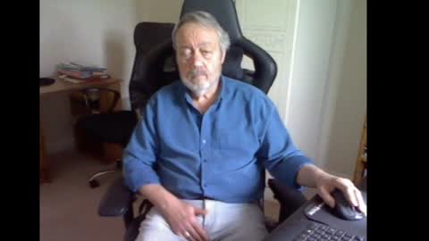Snapshot of erasmus_d chatting on 02-04-25, 12:33 erasmus_d online show from 02-04-25, 12:33