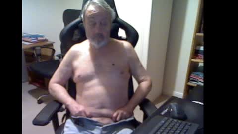 Snapshot of erasmus_d chatting on 02-06-25, 06:24 erasmus_d online show from 02-06-25, 06:24