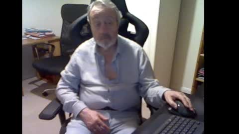 Snapshot of erasmus_d chatting on 02-11-25, 06:44 erasmus_d online show from 02-11-25, 06:44