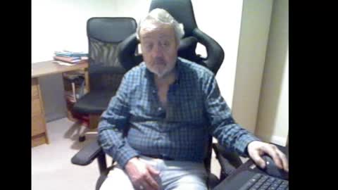 Snapshot of erasmus_d chatting on 02-19-25, 07:05 erasmus_d online show from 02-19-25, 07:05
