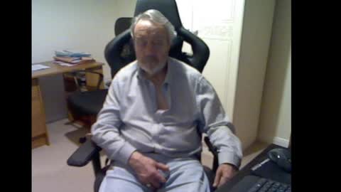 Snapshot of erasmus_d chatting on 02-20-25, 06:35 erasmus_d online show from 02-20-25, 06:35