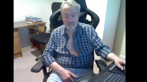 Snapshot of erasmus_d chatting on 03-03-25, 06:01 erasmus_d online show from 03-03-25, 06:01