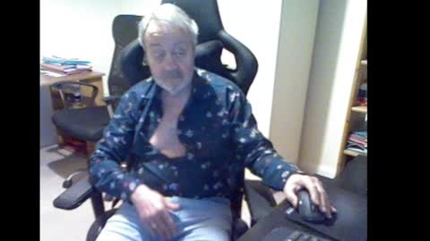 Snapshot of erasmus_d chatting on 03-07-25, 06:33 erasmus_d online show from 03-07-25, 06:33