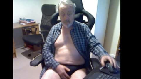 Snapshot of erasmus_d chatting on 03-12-25, 06:11 erasmus_d online show from 03-12-25, 06:11