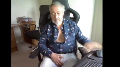 Snapshot of erasmus_d chatting on 09-14-25, 04:39 erasmus_d online show from 09-14-25, 04:39