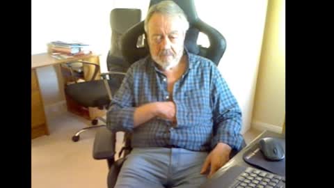 Snapshot of erasmus_d chatting on 10-11-25, 04:27 erasmus_d online show from 10-11-25, 04:27