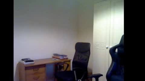 Snapshot of erasmus_d chatting on 10-15-25, 04:40 erasmus_d online show from 10-15-25, 04:40
