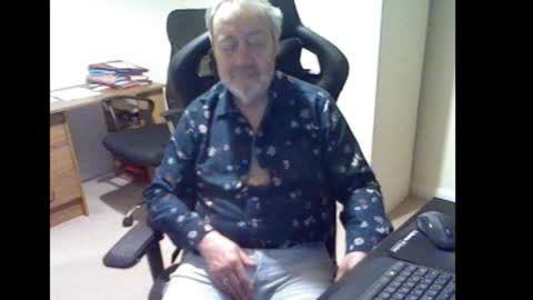 erasmus_d online show from 03-07-26, 05:54