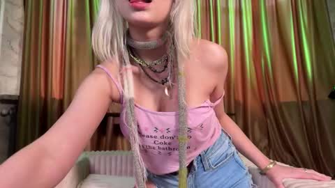 Snapshot of erectioneeering chatting on 03-27-26, 11:54 Alissa online show from 03-27-26, 11:54