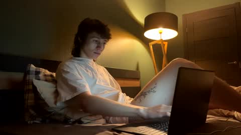 Snapshot of eric_carrotman chatting on 03-06-25, 01:05 Eric Carrotman online show from 03-06-25, 01:05