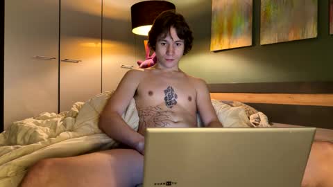 Snapshot of eric_carrotman chatting on 11-15-25, 03:30 Eric Carrotman online show from 11-15-25, 03:30