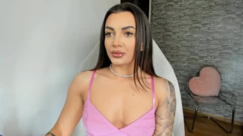 Snapshot of erica_xoo chatting on 04-03-26, 06:00 Riaaa online show from 04-03-26, 06:00