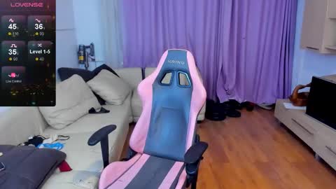 Snapshot of ericabunny chatting on 11-04-25, 03:27 Erika online show from 11-04-25, 03:27