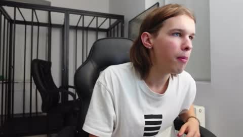 ERICK GRANT online show from 10-03-25, 05:10