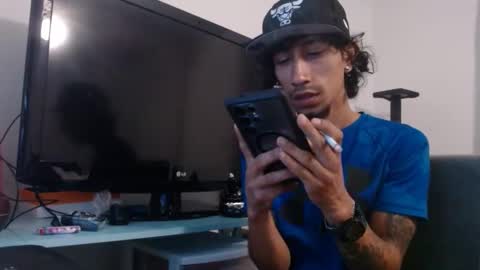 Snapshot of erick_martinezz chatting on 10-23-25, 04:12 erick online show from 10-23-25, 04:12