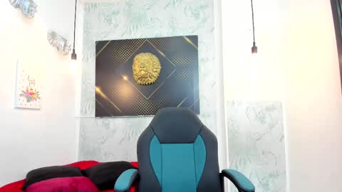 Snapshot of erick_zhimerman chatting on 02-23-25, 03:24 online show from 02-23-25, 03:24