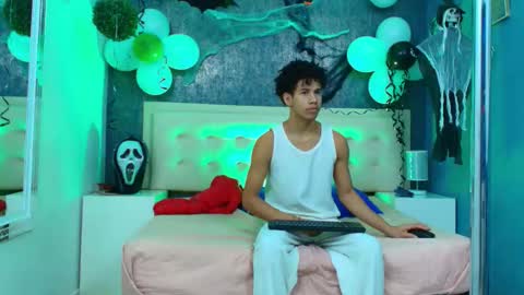 Snapshot of erick_zhimerman chatting on 10-27-25, 03:54 online show from 10-27-25, 03:54