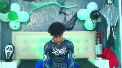 Snapshot of erick_zhimerman chatting on 10-30-25, 04:25 online show from 10-30-25, 04:25