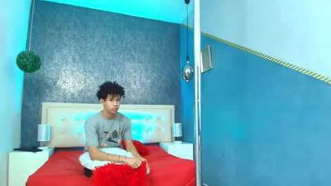 Snapshot of erick_zhimerman chatting on 11-03-25, 03:30 online show from 11-03-25, 03:30