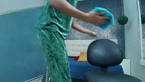   online show from 01-12-26, 04:07