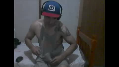 Snapshot of erickfitnes chatting on 09-11-25, 02:33 Masturbation online show from 09-11-25, 02:33