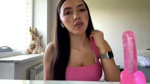 Snapshot of ericwiuff chatting on 05-19-26, 06:42 Vanessa online show from 05-19-26, 06:42