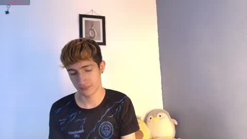 Snapshot of erik_golden_ chatting on 07-16-26, 08:37 I am Erik online show from 07-16-26, 08:37
