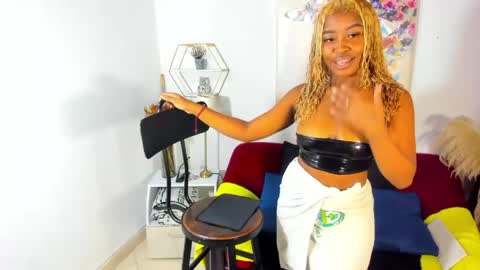 Snapshot of erika_lyrics chatting on 05-09-26, 07:13 E R I K A - L Y R I C S online show from 05-09-26, 07:13