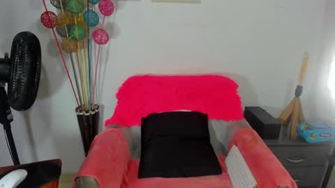 Snapshot of erika_lyrics chatting on 05-22-26, 04:30 E R I K A - L Y R I C S online show from 05-22-26, 04:30