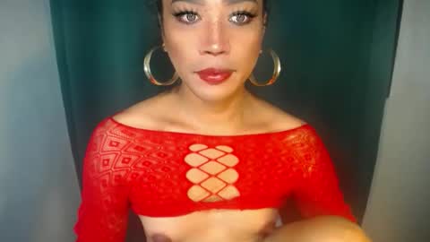 Snapshot of erika_madrigal chatting on 11-27-25, 11:18 erika_madrigal online show from 11-27-25, 11:18