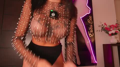 Snapshot of erikabee chatting on 10-28-25, 08:22 Venus Skye online show from 10-28-25, 08:22