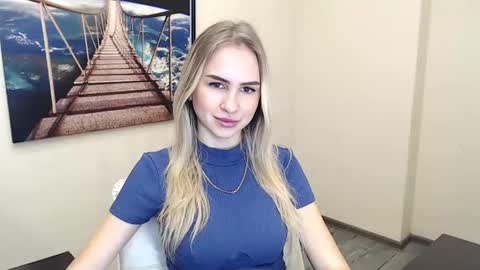 Snapshot of erikagavin chatting on 12-12-24, 01:17 Erika online show from 12-12-24, 01:17