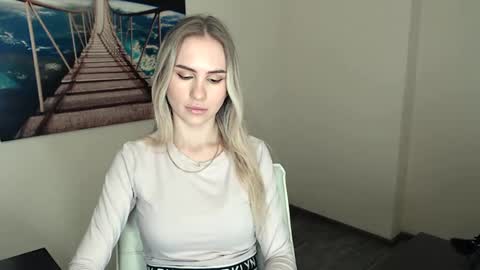 Snapshot of erikagavin chatting on 12-16-24, 01:32 Erika online show from 12-16-24, 01:32