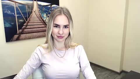 Snapshot of erikagavin chatting on 12-19-24, 01:07 Erika online show from 12-19-24, 01:07