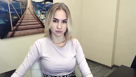 Snapshot of erikagavin chatting on 12-19-24, 04:13 Erika online show from 12-19-24, 04:13