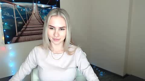Snapshot of erikagavin chatting on 01-06-25, 12:35 Erika online show from 01-06-25, 12:35