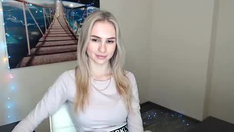 Snapshot of erikagavin chatting on 01-11-25, 04:03 Erika online show from 01-11-25, 04:03