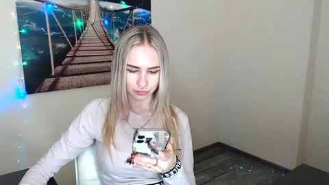 Snapshot of erikagavin chatting on 01-20-25, 04:01 Erika online show from 01-20-25, 04:01