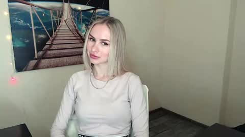 Snapshot of erikagavin chatting on 02-13-25, 01:05 Erika online show from 02-13-25, 01:05