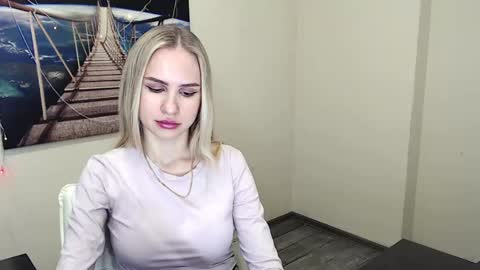 Snapshot of erikagavin chatting on 02-19-25, 01:06 Erika online show from 02-19-25, 01:06