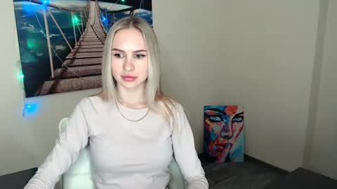 Snapshot of erikagavin chatting on 02-28-25, 01:14 Erika online show from 02-28-25, 01:14