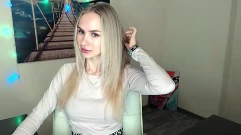Snapshot of erikagavin chatting on 09-25-25, 11:47 Erika online show from 09-25-25, 11:47