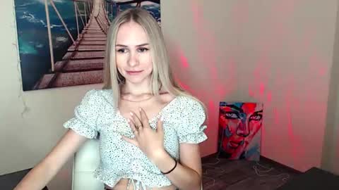 Snapshot of erikagavin chatting on 10-09-25, 11:52 Erika online show from 10-09-25, 11:52