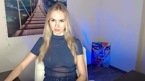 Snapshot of erikagavin chatting on 10-11-25, 11:42 Erika online show from 10-11-25, 11:42