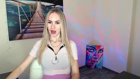 Snapshot of erikagavin chatting on 10-13-25, 11:43 Erika online show from 10-13-25, 11:43