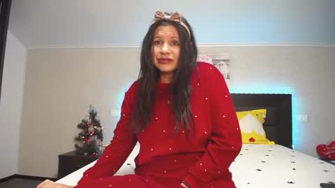 Snapshot of erikagold chatting on 12-12-24, 06:14 ErikaGold online show from 12-12-24, 06:14
