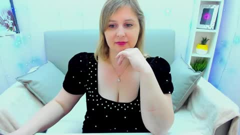 Snapshot of erikalov chatting on 05-24-26, 01:21 Adelina online show from 05-24-26, 01:21