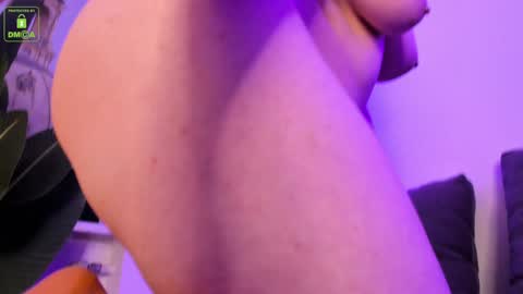 Snapshot of erikalustx chatting on 11-26-25, 04:13 Erika online show from 11-26-25, 04:13