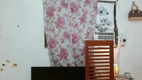 Snapshot of erikapearl_69 chatting on 09-22-25, 05:15 erika  mae online show from 09-22-25, 05:15